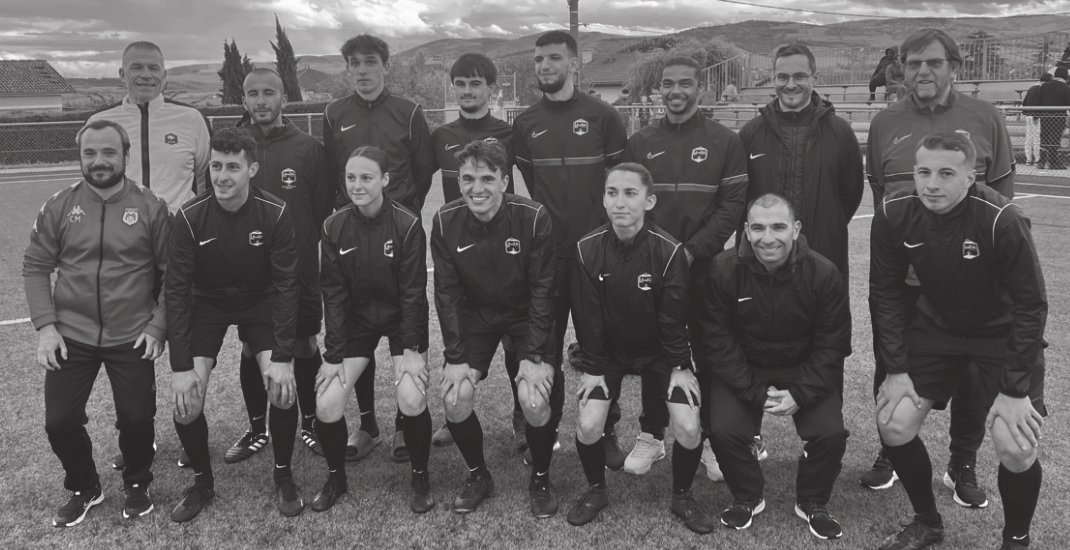 Photo de groupe des arbitres 2026